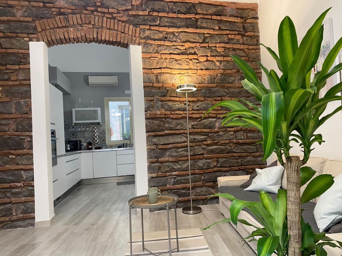 Apartment Alfonzetti-5 Min Walk To Central Train And Bus Station Catania Kültér fotó
